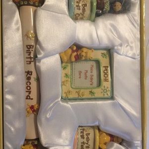Winnie the Pooh 4 Piece Baby Keepsake GiftSet BNIB